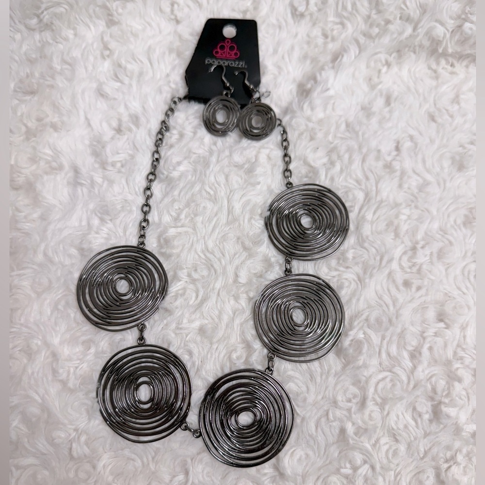 Paparazzi Necklace and Earring Set